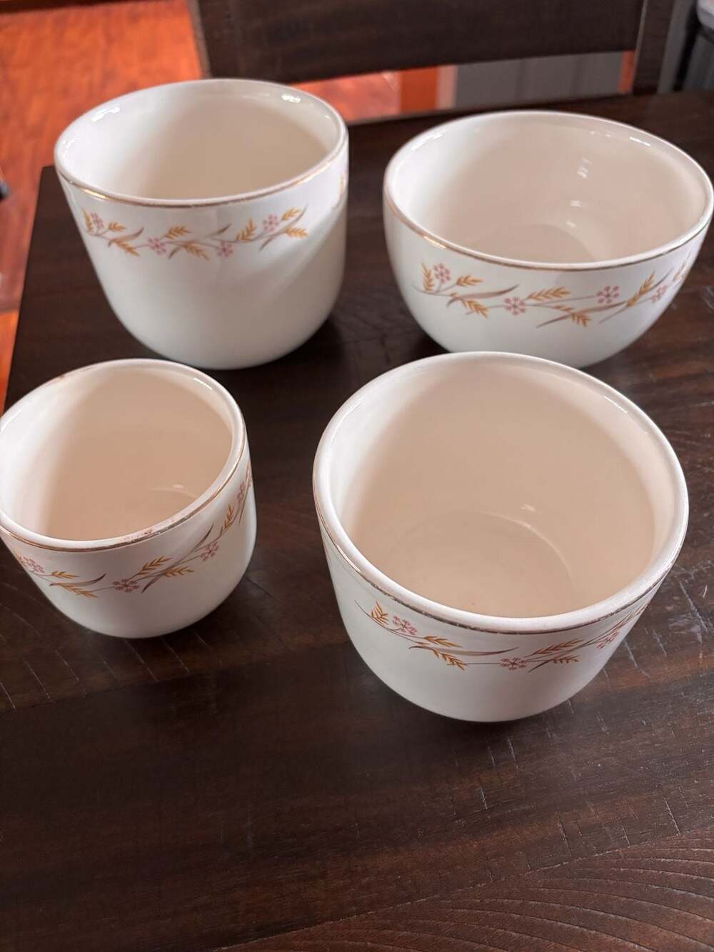 Set of 4 Universal Ballerina Harvest Mixing Serving Bowls with 22K Gold Trim